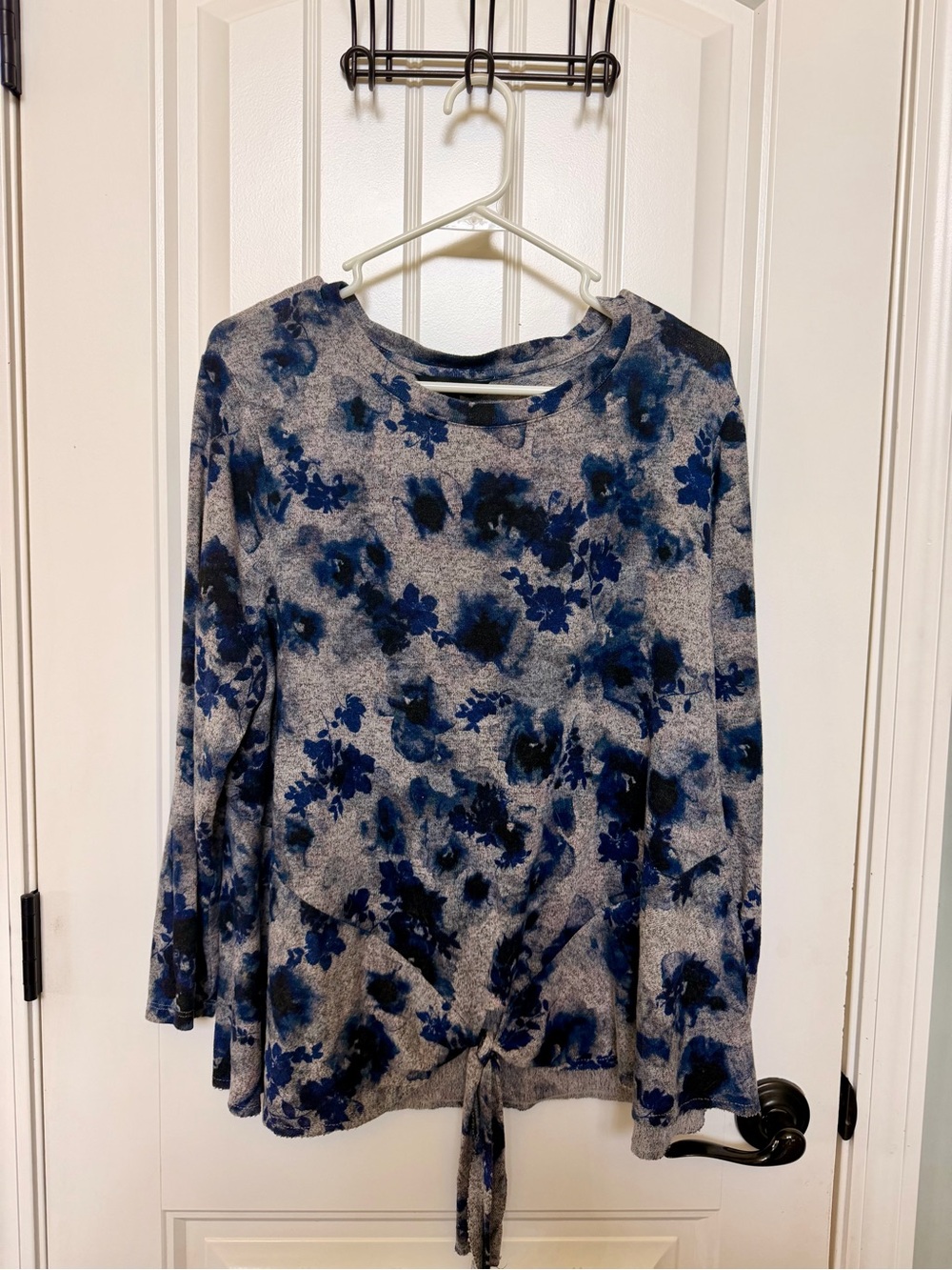 Vera Wang Blue Floral Tie-Hem Long Sleeve Top